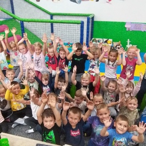 Przedszkolaki w Sali Zabaw ” Green Factory Kids” w Kolnie